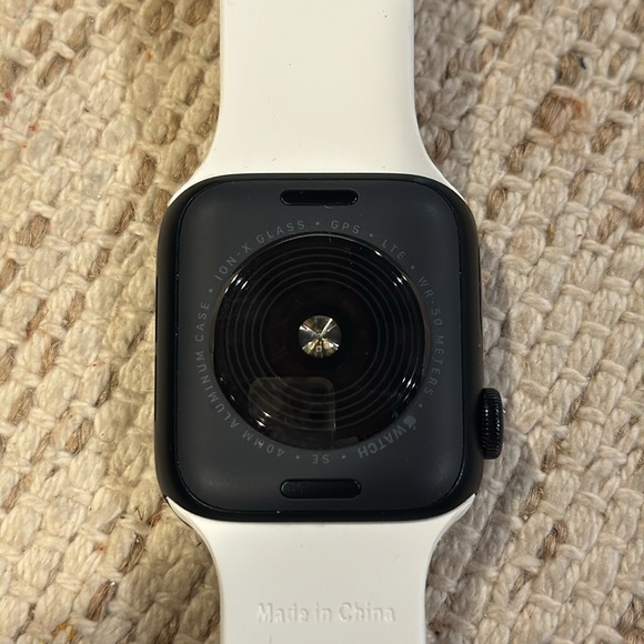 Apple Watch Brand New - Picture 3 of 6